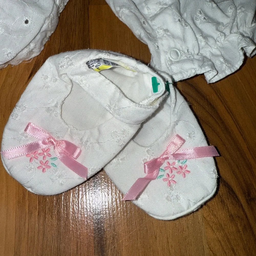 Vintage white baby girl‎ one piece with slippers size 3-6 embroidery